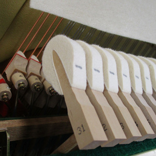 ヤマハYM11Wn　中古アップライトピアノ