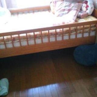 木製シングルベッド譲ります。