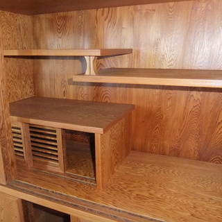 屋久杉の茶箪笥です。