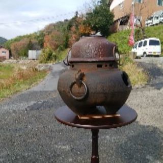 鉄茶釜ー古美術品ーアンティーク、時代物です。相当昔の鉄茶釜です。