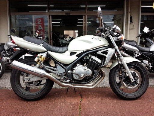 NO.1016 バリオス2 (BALIUS) 水冷4サイクル4気筒250CC タックロールシート ☆彡