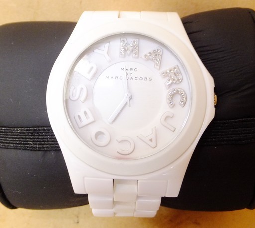 マークバイマークジェイコブス MARC BY MARC JACOBS MBM4523 レディース腕時計◆腕時計で全体を華やかに