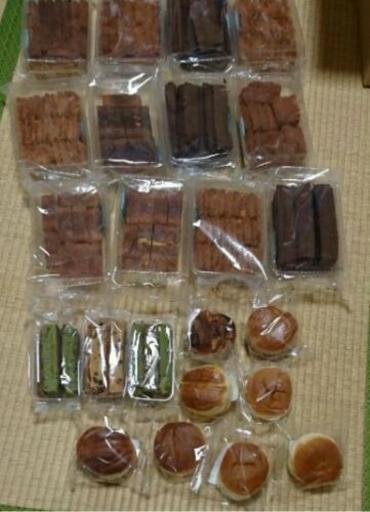 期間限定ケーキ15袋、天然酵母パン8こ