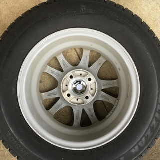 スタッドレスタイヤ ⭕️ホイール付き 4本で格安18,000円 ❣️残り溝 7ミリ とっても綺麗です！(^.^)