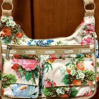 LeSportsac（レスポートサック）／苺と花柄のショルダーバッグ／新品未 