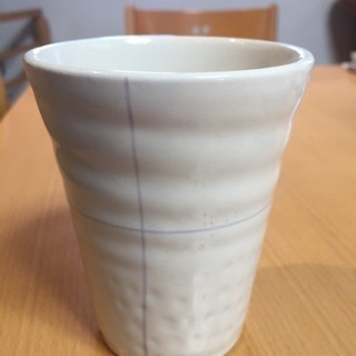 陶器のカップ (タンブラー)