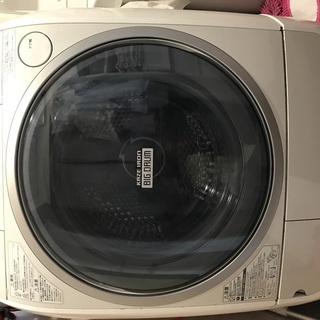 ドラム式の洗濯乾燥機です。