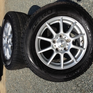 スタッドレスタイヤ　205/65R15