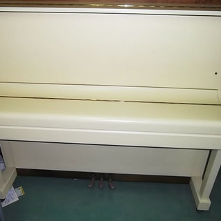 中古ピアノ　アイボリー艶消仕上げ