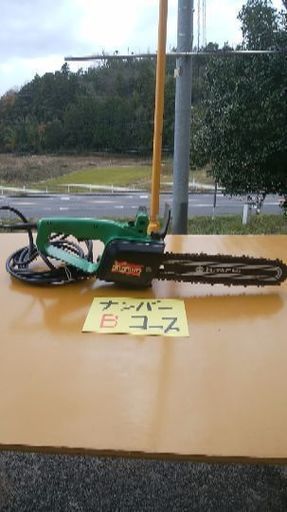 大工道具が安い！7点セット、ナンバー　Bコースです。　1箱まるごとパックが大変お得ですよ。　1箱まるごと売ります。まるごとパックがたいへんお得ですよ。　いろんな物が入っています。写真の品物表を参考にして下さい。　今すぐ使えます。テスト済みです。　古い物、キズ、サビ、汚れがある物もありますが、安くしてるため、ご承知ご理解ぐさい。　DYIに、日用大工に興味のある方に、おすすめです。　隠岐の島の方も送ります。　みなさんまずは、お問い合わせくださいね。