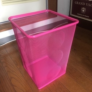 【中古】IKEAのピンクのゴミ箱