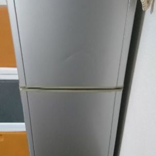 2004年製シャープ140L冷蔵庫差し上げます。洗濯機もあり。