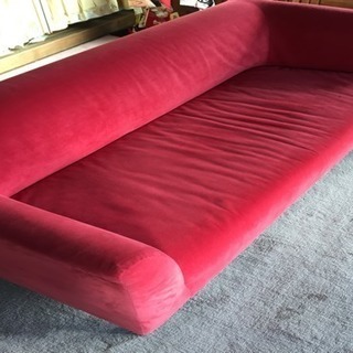 ニトリで購入したベロアのソファ