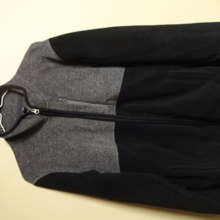 ユニクロ・フリースジャケット(グレー/黒)・胸ポケット付き