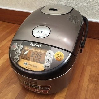 (取引中)　2014年製、象印の圧力IH炊飯器5合炊き NP-N...