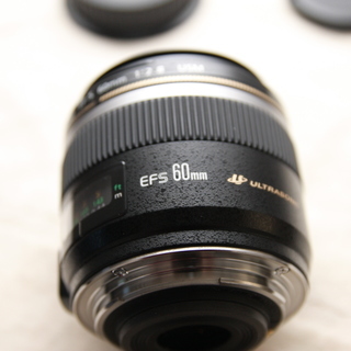 『必需品』　キャノン用マクロレンズ　EF-S 60mm F2.8 USM