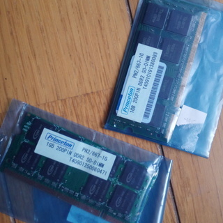 PC-パーツメモリー　DDR2　６６７　１G　２枚