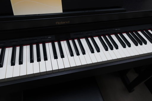 Roland　電子ピアノ　HP504R　2013製　￥70.000-