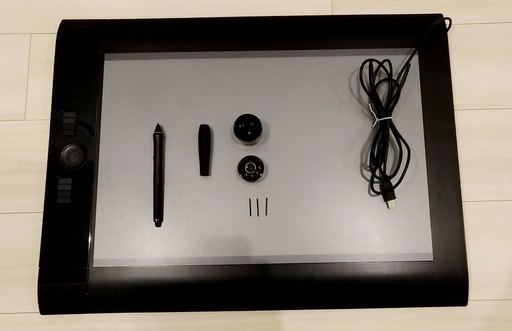 Wacom Intuos4 プロフェッショナルペンタブレットをお譲りします。