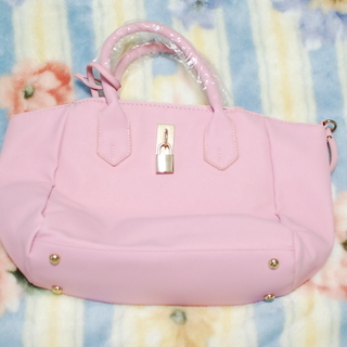 新品　ピンクのバッグ