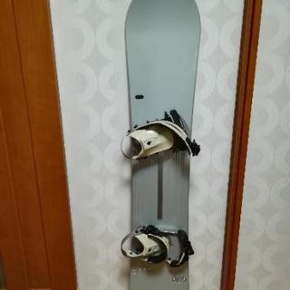 スノーボードの板のみ。