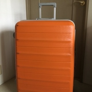 大きいサイズのスーツケース売ります。