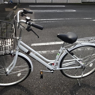 TV 自転車　パンクに強いＬＥＤオートライト付き　２６型　ホワイト　美品