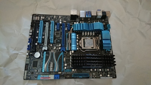 Core i7 i7-2600K と　メモリー 4G×4=16G売ります。