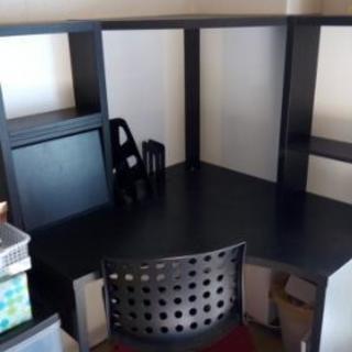 IKEAで買った机と椅子(ブラック)