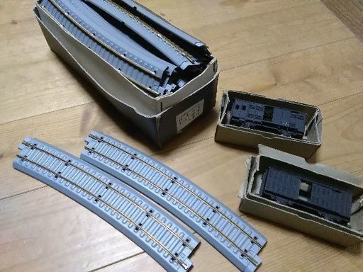 N ゲージ  通風貨車ツム1000系積荷付▪ウ300系 ドアが開閉 16番レール曲線750R 20本おまけ2本付き!