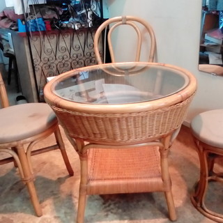 藤製　ガラステーブル椅子４点セット