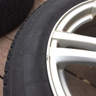 日産キューブに使用 スタッドレスタイヤ