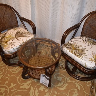 ラタン（籐）の椅子とテーブルセット