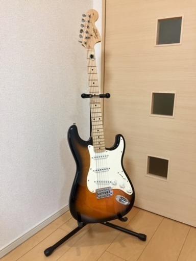 【ほぼ新品】エレキギター(Squier by Fender)