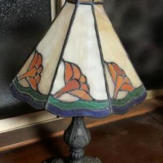 ステンドグラスのアンティークスタンド