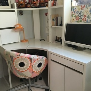 学習机に！  IKEAのコーナーデスク ホワイト