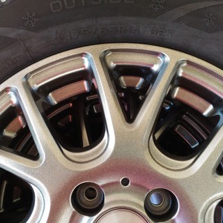 スタッドレスタイヤ新品未使用売ります