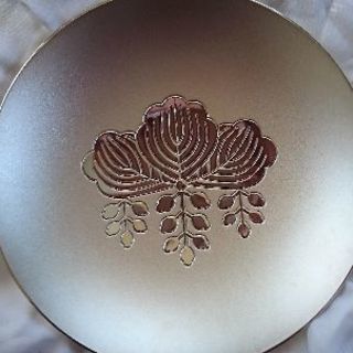 純銀の菊模様杯