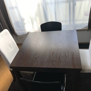 IKEAの伸縮ダイニングテーブルセット