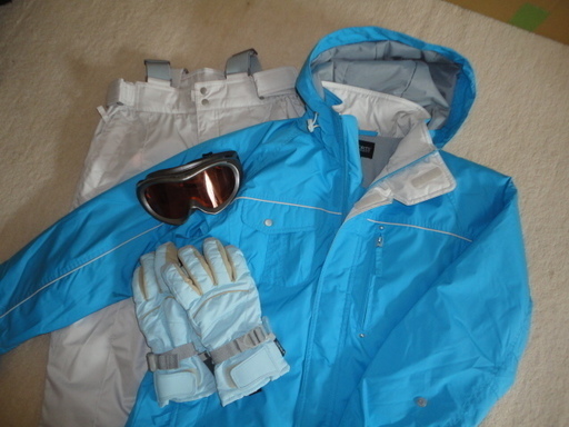 美品 4点セット　スキーウェア（上下） レディース Mサイズ＋手袋＋ゴーグル