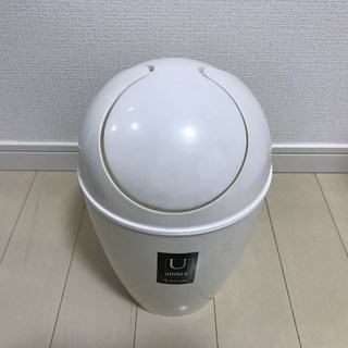【無料】ゴミ箱　umbra SWOON  メタリックホワイト 5L