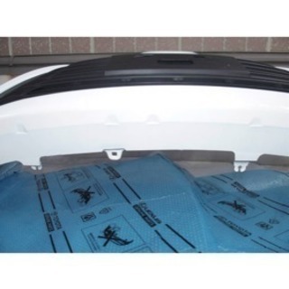 ヴィッツ/ハイブリッド 130系 後期 フロントバンパー ラジエターグリル 付属 NHP130/NSP130/NSP135/KSP130 ホワイトパール カラーコード070