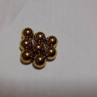 金色のパチンコの玉