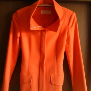 ＺＡＺＩＥ：オレンジ色コート