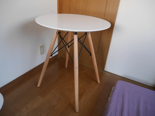 イームズタイプカフェテーブル丸型白60cmイームズシェルチェアによく合います Nobdon 喜連瓜破のテーブル コーヒーテーブル の中古あげます 譲ります ジモティーで不用品の処分