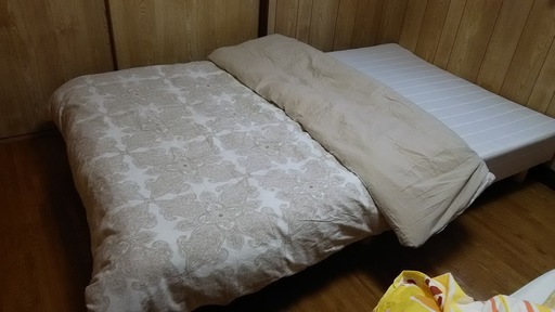【終了】民泊　セミダブルマットレスベッド　掛け布団とカバー付き