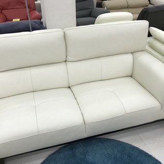 取りに来て頂ける方限定！大型のレザーカウチソファのご紹介です！ 取りに来て頂ける方限定！大型のレザーカウチソファのご紹介です！
