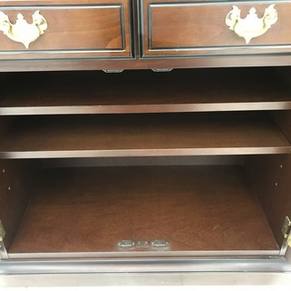 アンティーク棚　両面扉 装飾もオシャレです♪ アンティーク調ブックシェルフ EB1-177015