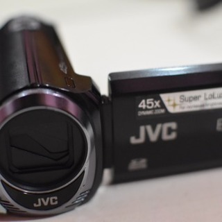 ［ほぼ新品］ビデオカメラ 3万7千円 JVC EVERIO GZ...