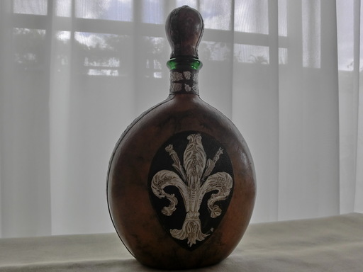 VTG革巻き酒ボトルとグラスセット ライオンと百合の紋章 　Vintage Leather Covered Green Glass Bottle Liquor Decanter Lion/Lily Crest \u0026 5 Glasses　革張りボトル　vintageレザーボトル　革製ボトル　革張り酒瓶